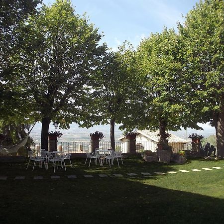 Agriturismo Villa Gabbiano Capodacqua  Luaran gambar