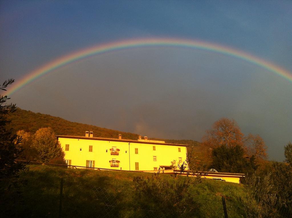 Agriturismo Villa Gabbiano Capodacqua  Luaran gambar